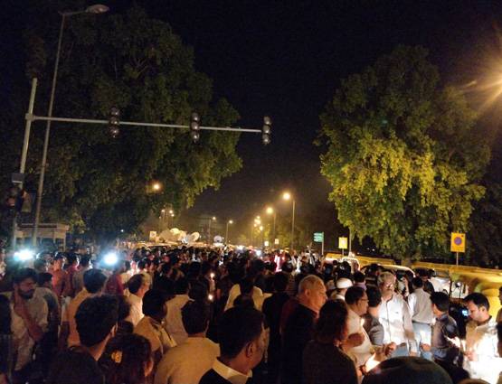 रेप के विरोध में इंडिया गेट पर कांग्रेस का मिडनाइट मार्च, PHOTOS