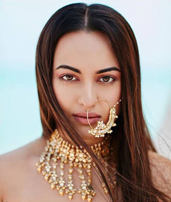 कटरीना के फोटोशूट की हुई नकल? सोनाक्षी की तस्वीरें चर्चा में