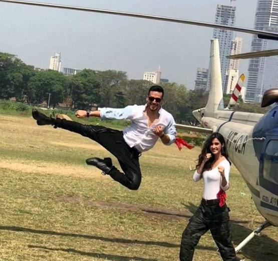 'पत्थरबाजी ठीक, तिरंगा जलाना बर्दाश्त नहीं', बागी2 के दमदार संवाद