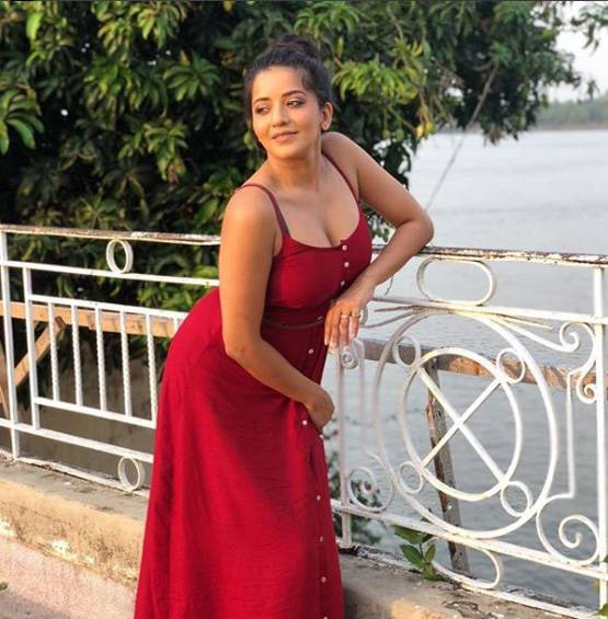 सनी लियोनी के आइटम सॉन्ग पर भोजपुरी क्वीन मोनालिसा का डांस