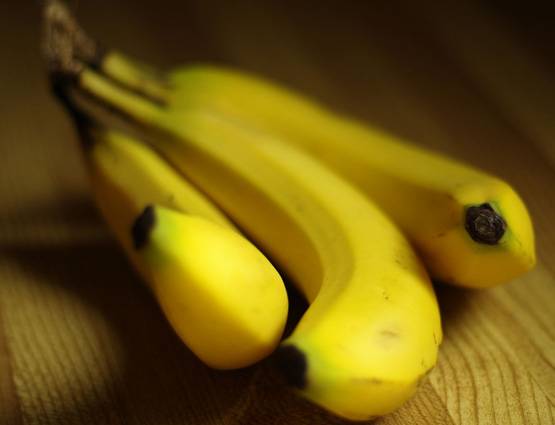 बालों में केला लगाने के 5 चमत्कारी फायदे