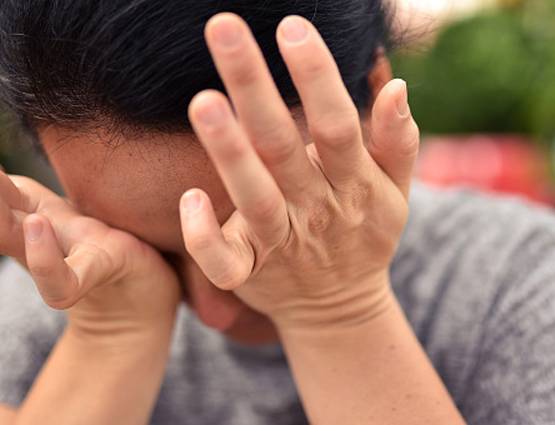 आंखों की जलन दूर होगी और बढ़ेगी ज्योति, करें ये आसान उपाय