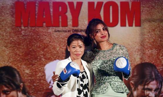 आंखों में आंसू लिए मेरी कॉम ने चूमा मेडल, ऐसे लगाया गोल्डन पंच