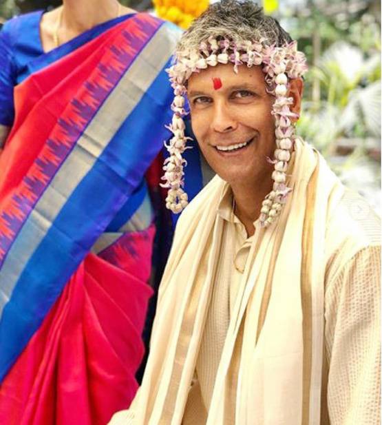 PHOTOS: 25 साल छोटी गर्लफ्रेंड संग 52 के मिलिंद सोमन के सात फेरे