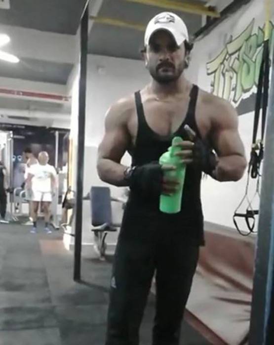 संघर्ष का फर्स्ट लुक: भोजपुरी सुपरस्टार खेसारी के सिक्स पैक चर्चा में