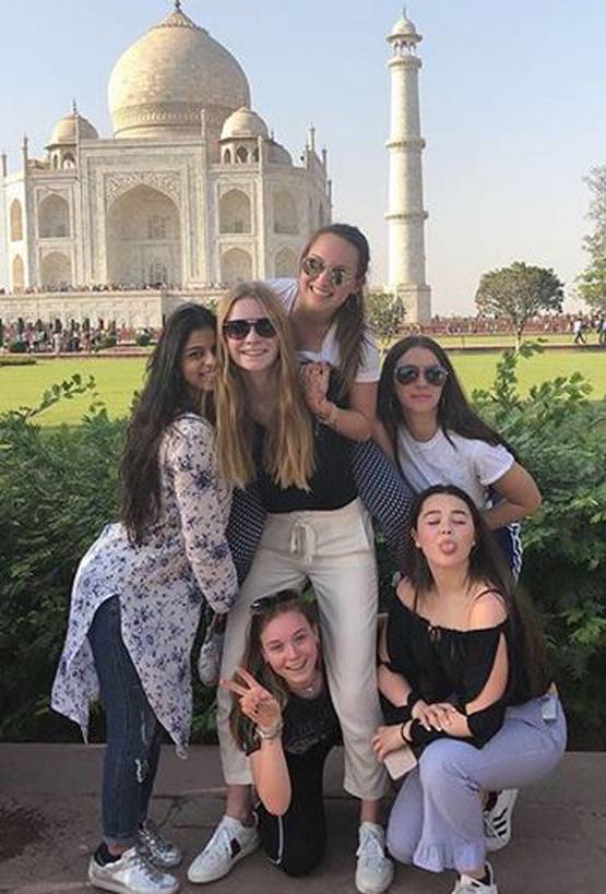 गौरी ने शेयर की सुहाना की फोटो, फैंस बोले- पापा की कार्बन कॉपी