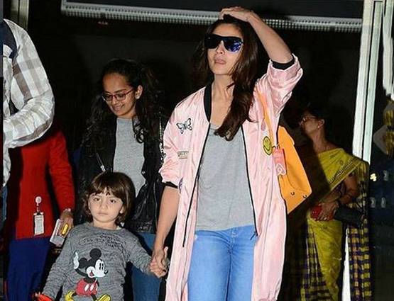 अनन्या की गोद में बैठ इनकी नकल उतारते दिखे शाहरुख के बेटे अबराम