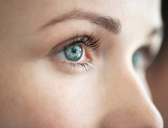 आंखों की जलन दूर होगी और बढ़ेगी ज्योति, करें ये आसान उपाय