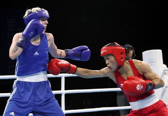 आंखों में आंसू लिए मेरी कॉम ने चूमा मेडल, ऐसे लगाया गोल्डन पंच