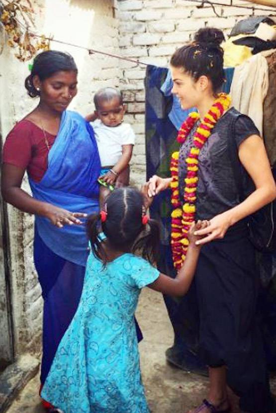 हॉलीवुड की जानी मानी एक्ट्रेस ने यूपी के बच्चे को लिया गोद