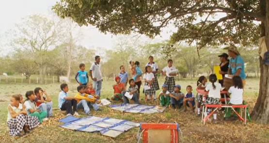 World Book Day: गरीब बच्चों के लिए गधे पर खोली अनोखी लाइब्रेरी