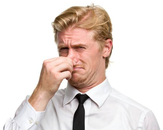 पसीने से नहीं, इस वजह से आती है शरीर से बदबू