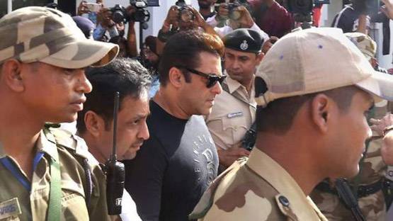 सलमान के लिए दुआ मांगने सिद्ध‍ि विनायक गई थीं कटरीना कैफ