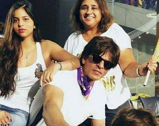 IPL 2018: बेटी सुहाना संग टीम KKR को चीयर करने पहुंचे शाहरुख