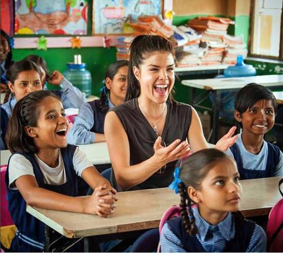 हॉलीवुड की जानी मानी एक्ट्रेस ने यूपी के बच्चे को लिया गोद