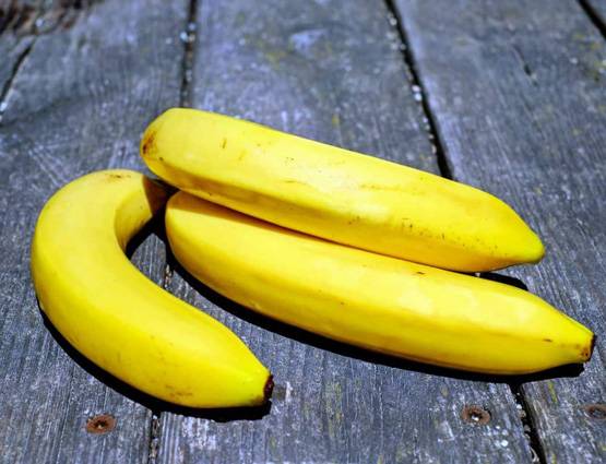 बालों में केला लगाने के 5 चमत्कारी फायदे