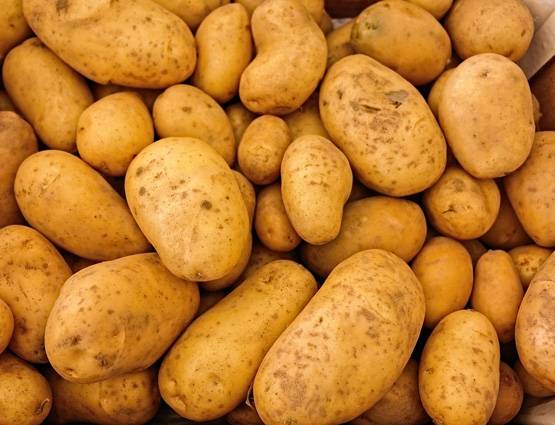 निखरी हुई त्वचा चाहते हैं तो जरूर खाएं ये 10 चीजें!