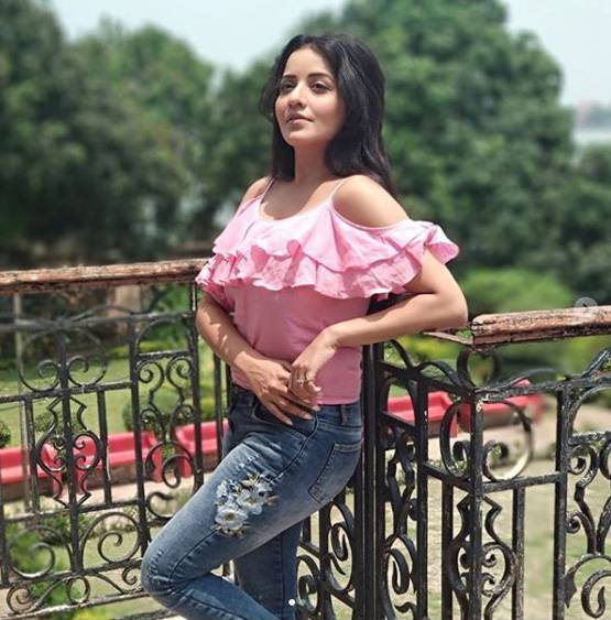 सनी लियोनी के आइटम सॉन्ग पर भोजपुरी क्वीन मोनालिसा का डांस