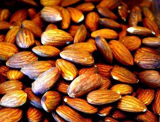 पतली कमर चाहती हैं तो भूलकर भी ना खाएं ये 10 चीजें