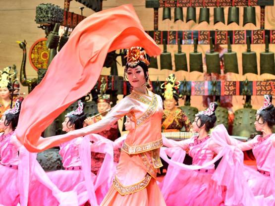 मोदी-जिनपिंग ने बजाए पारंपरिक घंटे, 2451 साल पुराना है इतिहास