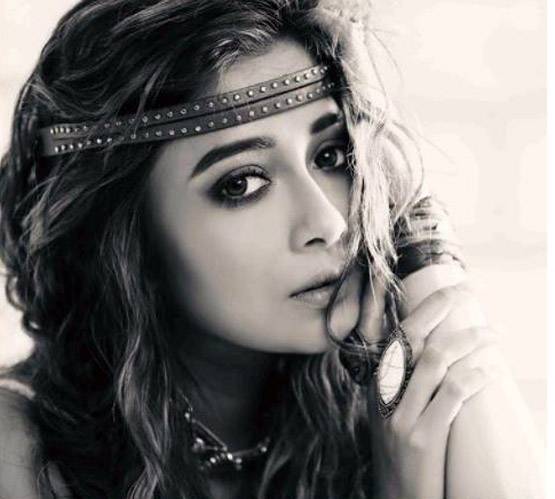 उतरन फेम टीना दत्ता ने बदल लिया अपना लुक, PHOTOS