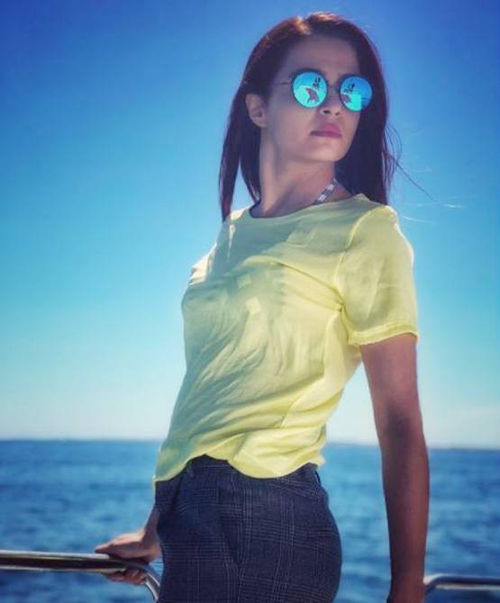 ट्राउजर संग बिकिनी पहन साउथ अफ्रीका में एक्ट्रेस का हॉलिडे