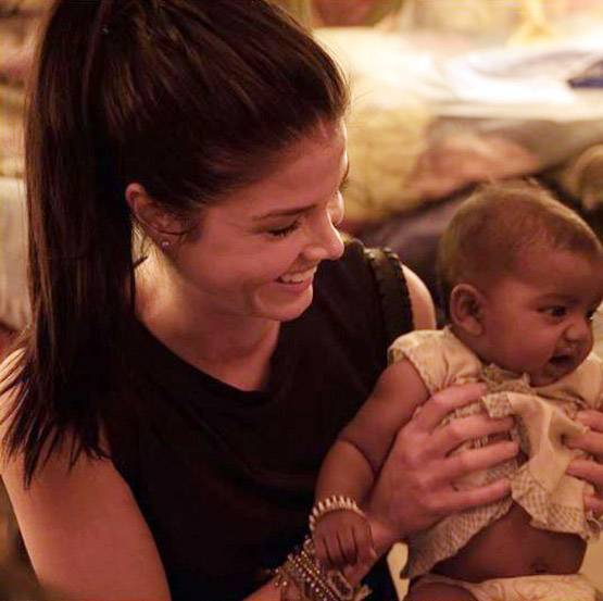 हॉलीवुड की जानी मानी एक्ट्रेस ने यूपी के बच्चे को लिया गोद