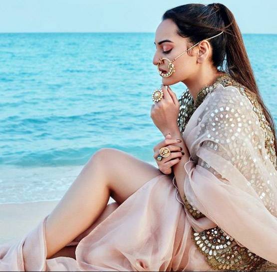 कटरीना के फोटोशूट की हुई नकल? सोनाक्षी की तस्वीरें चर्चा में