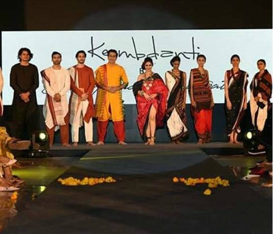 बिग बॉस फेम अर्शी खान ने देसी लुक में किया रैंप वॉक, PHOTOS