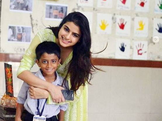 ये हैं भाग्यश्री की बेटी, दूसरे स्टार किड्स से हैं बिल्कुल अलग