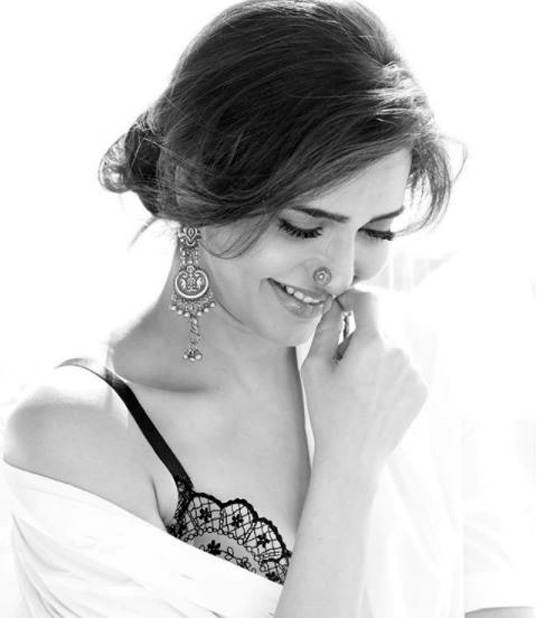 एकता कपूर ने शेयर किया नई नागिन का लुक, फैन्स बोले-'नहीं देखेंगे अब'