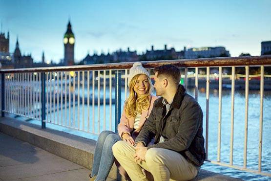 पहली मुलाकात: लड़कों में ये 6 चीजें नोटिस करती हैं लड़कियां!