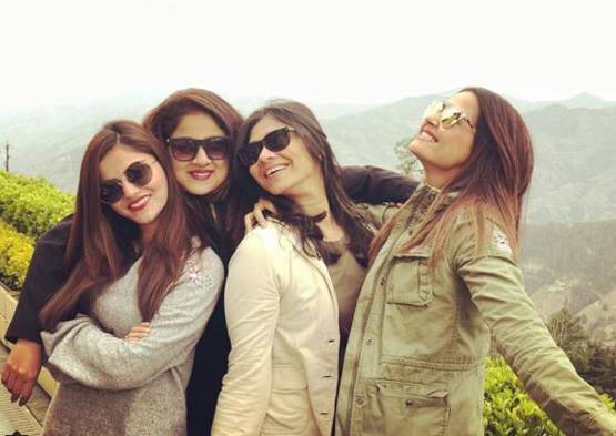 ट्राउजर संग बिकिनी पहन साउथ अफ्रीका में एक्ट्रेस का हॉलिडे