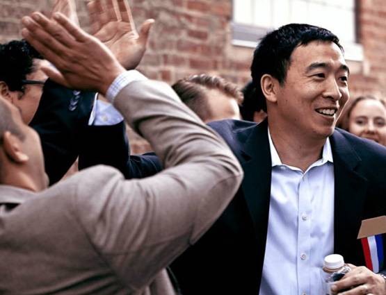 अपने देश के हर नागर‍िक को 7.5 लाख देगा ये शख्स, जानिए वजह