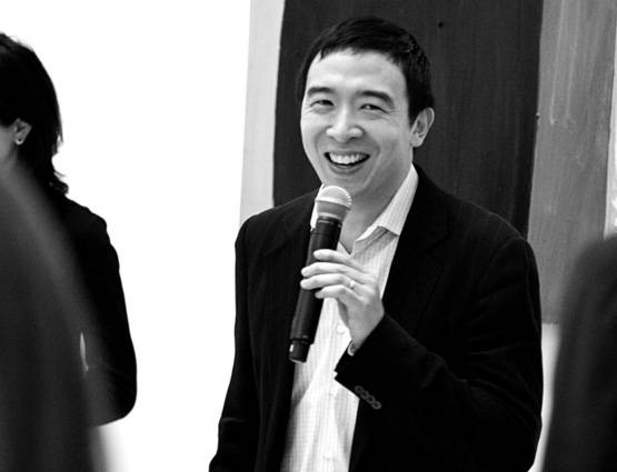 अपने देश के हर नागर‍िक को 7.5 लाख देगा ये शख्स, जानिए वजह