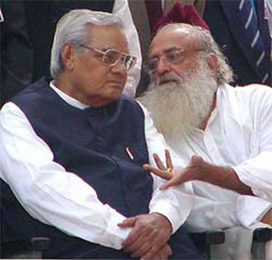 सबसे रसूखदार संत था आसाराम, मोदी-वाजपेयी सहित ये नेता थे भक्त