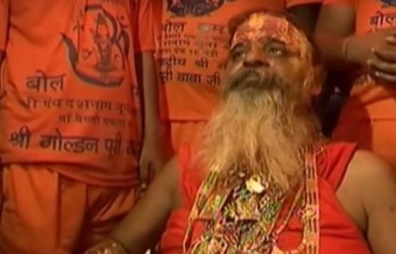 अजीबोगरीब बाबा: पहनते हैं 14 kg सोने का गहना, 27 लाख की घड़ी