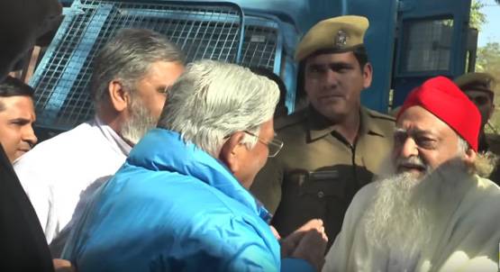 सबसे रसूखदार संत था आसाराम, मोदी-वाजपेयी सहित ये नेता थे भक्त