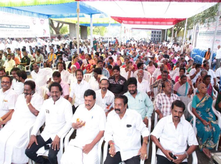 AIADMK की भूख हड़ताल, स्टेज के पीछे बिरयानी पार्टी, PHOTO वायरल