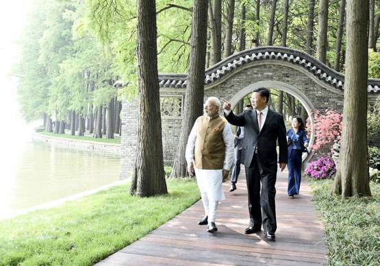 क्या केतली उठा मोदी ने जिनपिंग को बताई चाय बेचने की कहानी?