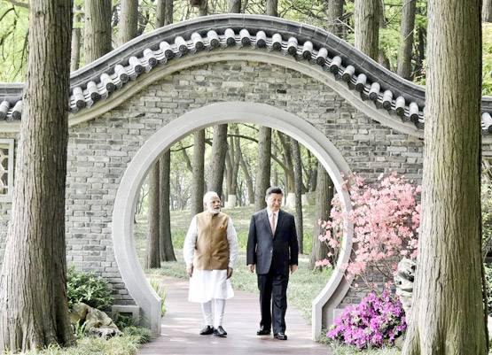 क्या केतली उठा मोदी ने जिनपिंग को बताई चाय बेचने की कहानी?