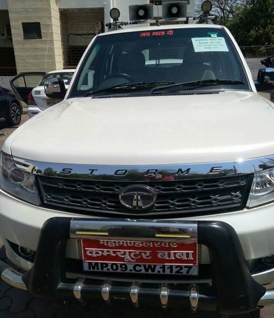 कौन हैं कंप्यूटर बाबा, जिन्हें मौन रहने के लिए मिला शिवराज से इनाम