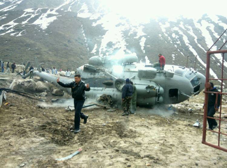 PHOTOS: लोहे के गर्डर से टकराकर MI-17 हेलीकॉप्टर क्रैश