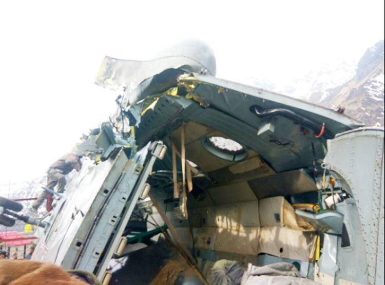 PHOTOS: लोहे के गर्डर से टकराकर MI-17 हेलीकॉप्टर क्रैश