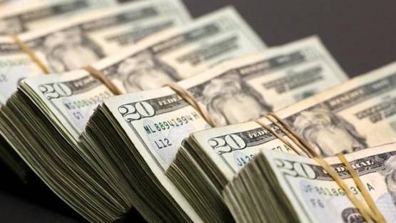 अपने देश के हर नागर‍िक को 7.5 लाख देगा ये शख्स, जानिए वजह