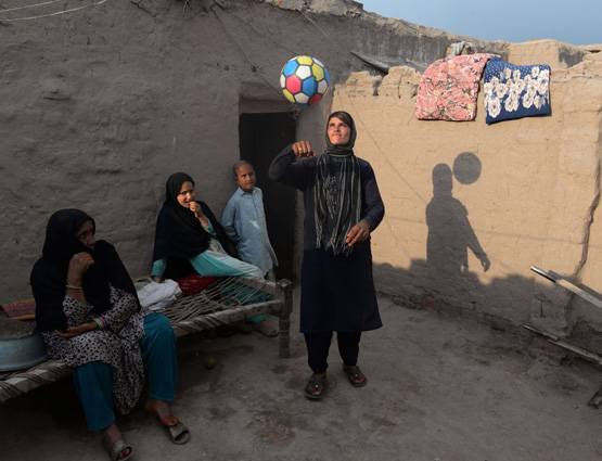 10 साल से लड़का बनकर रह रही है ये लड़की, ये है मजबूरी