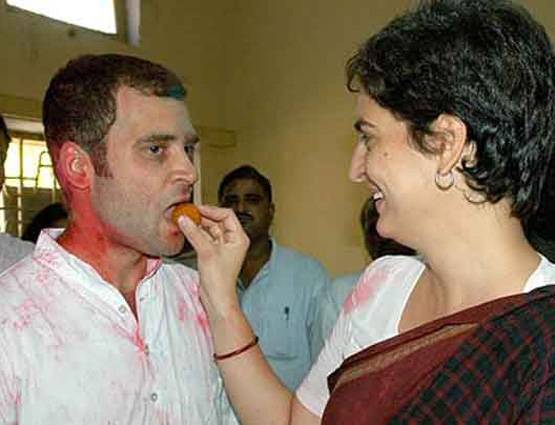 PHOTOS: राहुल गांधी ने सड़क पर चखा डोसे का स्वाद, पी कॉफी