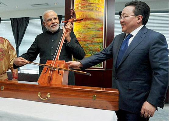 मोदी म्यूजिक: कब-कब दिखा PM का म्यूजिकल अंदाज PHOTOS