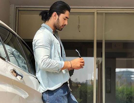 खुद को ऐसे फिट रखते हैं पोरस, सेट पर भी करते हैं एक्सरसाइज