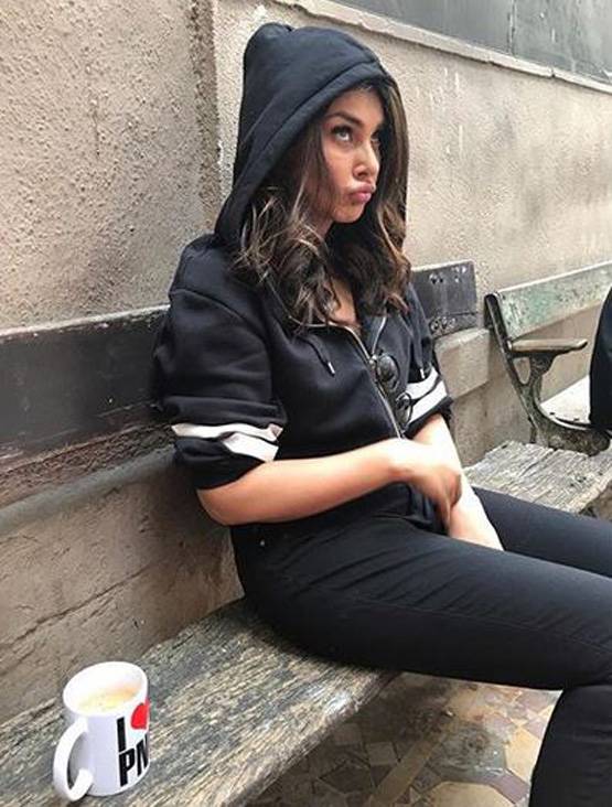 45 की हुईं लीजा रे, कभी किया था शरीर को लेकर कमेंट्स का सामना